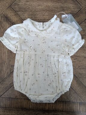 NWT Rylee+Cru Gracie Blue Daisy Baby Romper with Peter Pan Collar, 6-12m